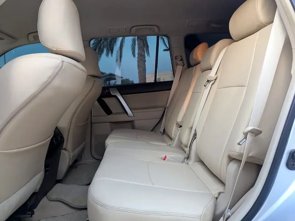 TOYOTA PRADO 2018 GCC V6 ACCIDENT FREE LOW MILEAGE IN EXCELLENT CONDITION - Image 5