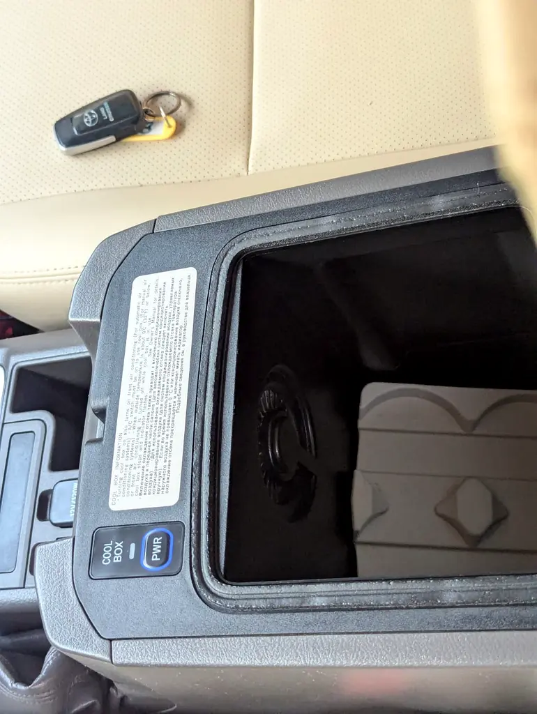 TOYOTA PRADO 2018 GCC V6 ACCIDENT FREE LOW MILEAGE IN EXCELLENT CONDITION - Image 6