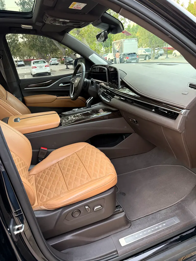 Cadillac escalade 2022 Gcc ( original paint ) - Image 15