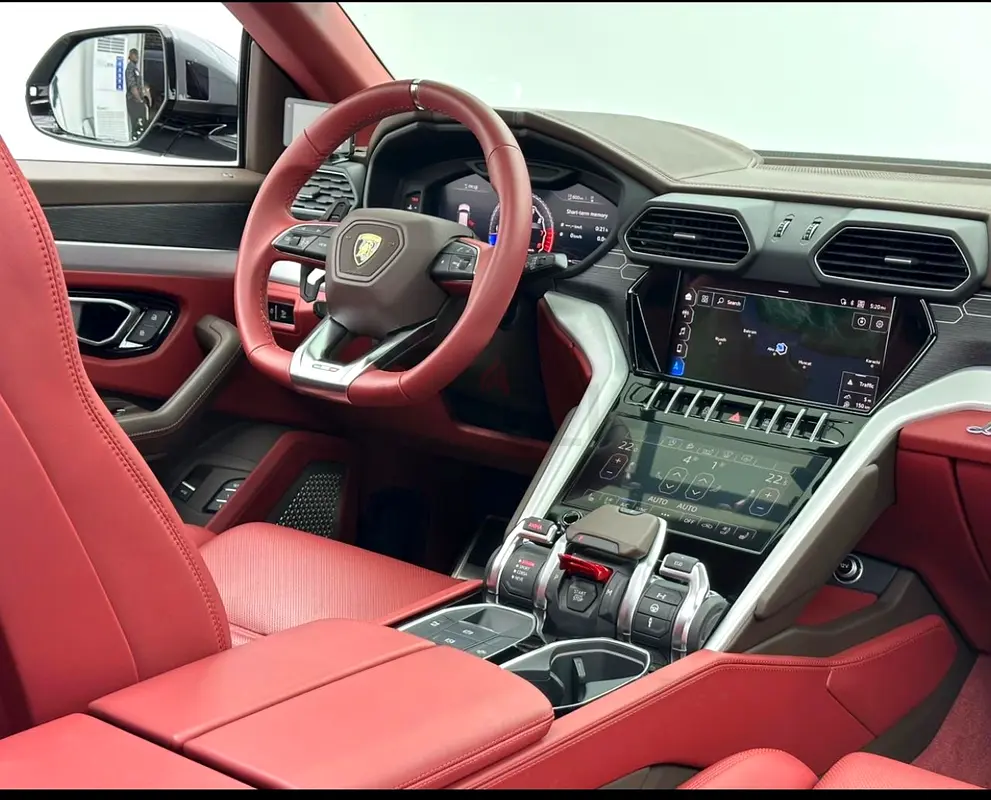 Lamborghini Urus S 2020 Japanese Specs - Pristine Condition - Image 12