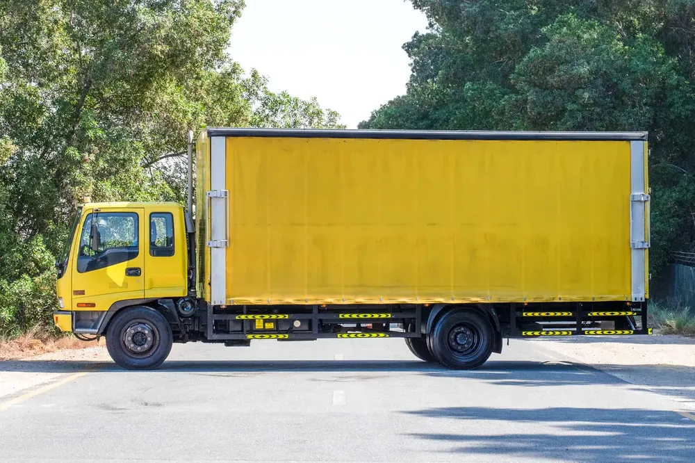 Isuzu FSR Box 7 Ton Tuck | Diesel | GCC Specs | Ref#I02730 - Image 4