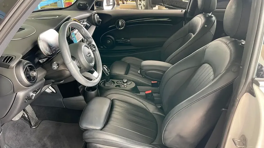 Mini Cooper S Gcc Specs Full Option 100% Original Paint Single Owner Under Warranty Well Maintained - Image 13