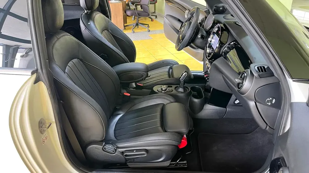 Mini Cooper S Gcc Specs Full Option 100% Original Paint Single Owner Under Warranty Well Maintained - Image 15