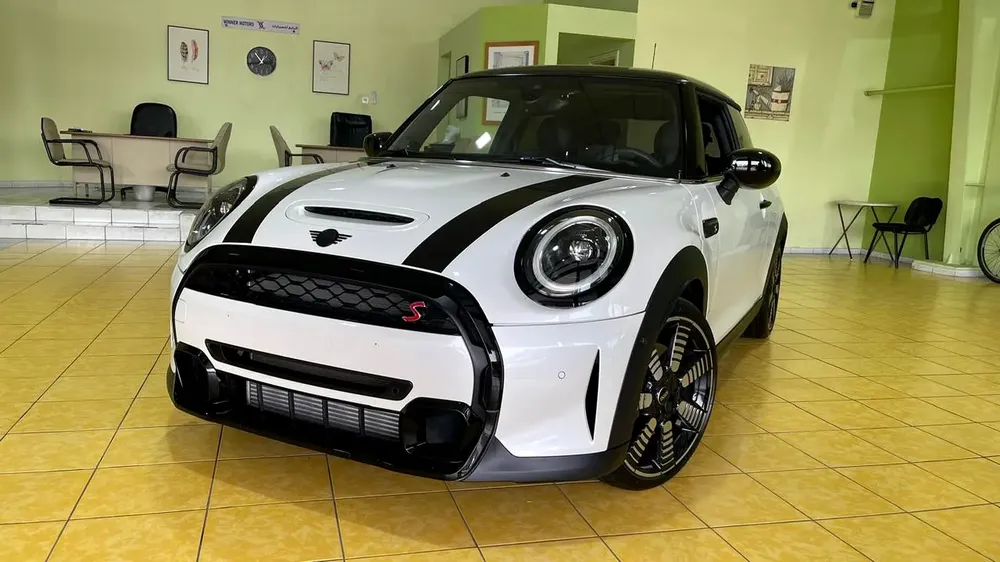 Mini Cooper S Gcc Specs Full Option 100% Original Paint Single Owner Under Warranty Well Maintained - Image 4