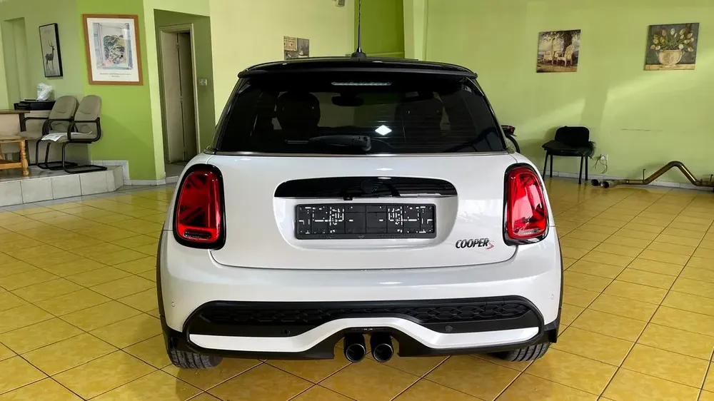 Mini Cooper S Gcc Specs Full Option 100% Original Paint Single Owner Under Warranty Well Maintained - Image 5