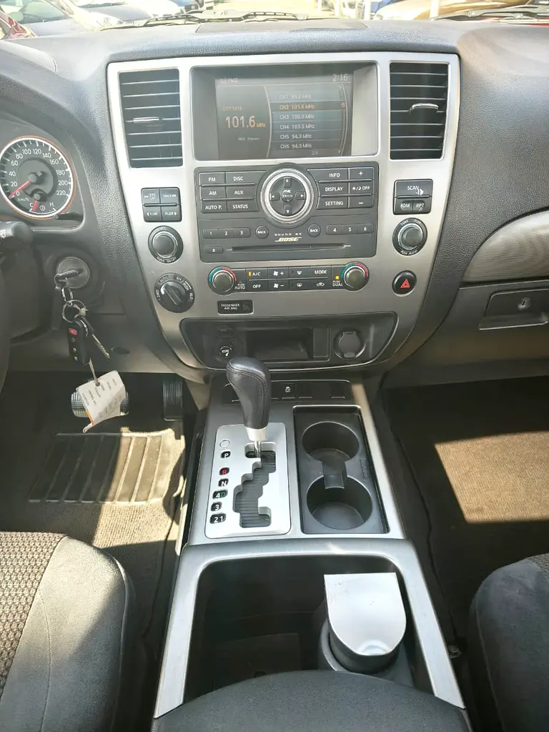 Powerful V8  . GCC Specs . Full Option . Excellent Condition - Image 11