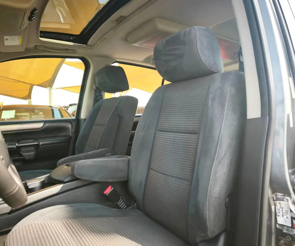 Powerful V8  . GCC Specs . Full Option . Excellent Condition - Image 13