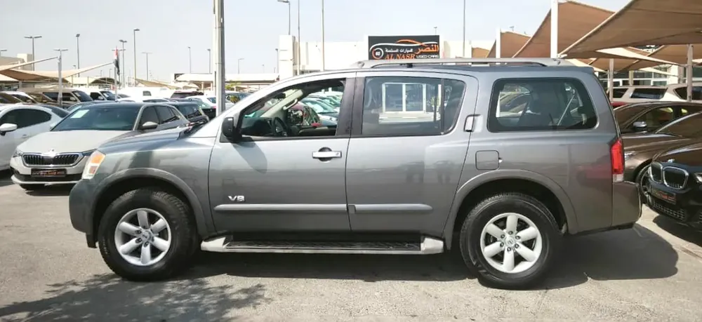 Powerful V8  . GCC Specs . Full Option . Excellent Condition - Image 17