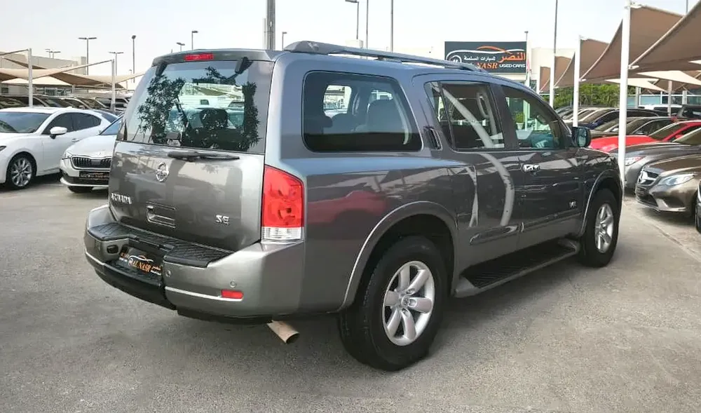 Powerful V8  . GCC Specs . Full Option . Excellent Condition - Image 5
