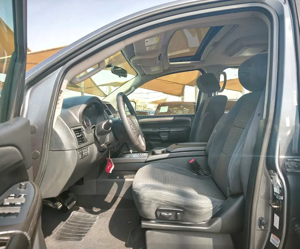 Powerful V8  . GCC Specs . Full Option . Excellent Condition - Image 6