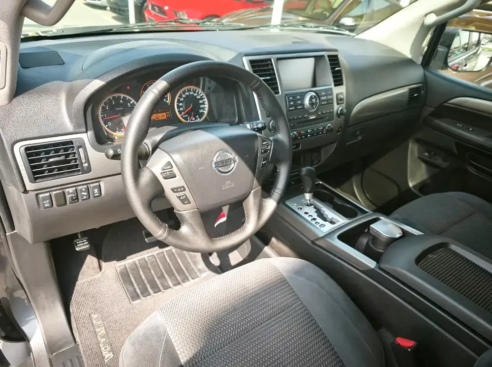 Powerful V8  . GCC Specs . Full Option . Excellent Condition - Image 7