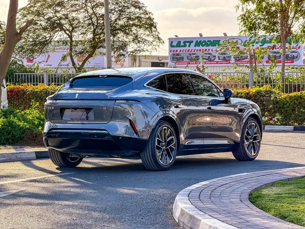 2023 Used Avatar 11 AWD | 90 kWh | 572 Hp | Range (580 Km) | Law Mileage (69,000 Km) - Image 5