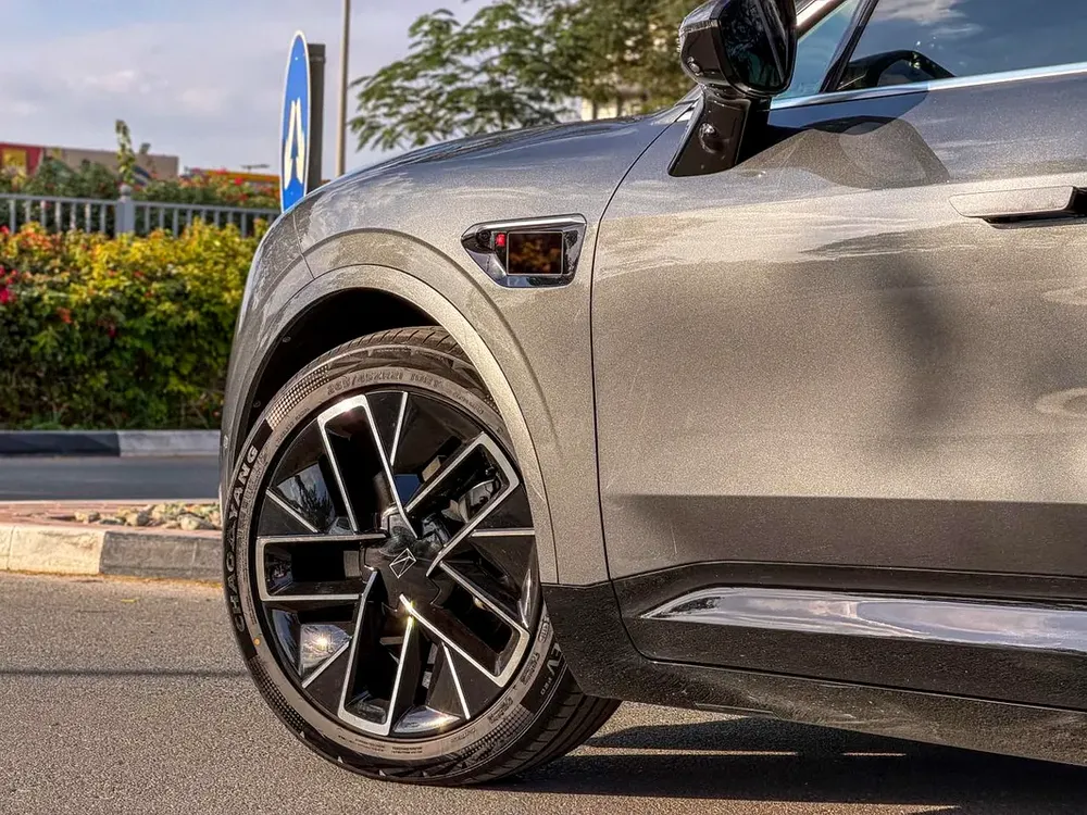 2023 Used Avatar 11 AWD | 90 kWh | 572 Hp | Range (580 Km) | Law Mileage (69,000 Km) - Image 9