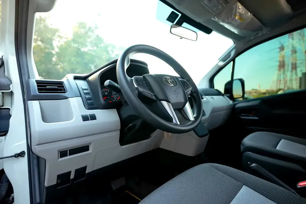 High-Roof 13-Seater Passenger Van | Automatic | GCC Specs | Ref#T28025 - Image 13