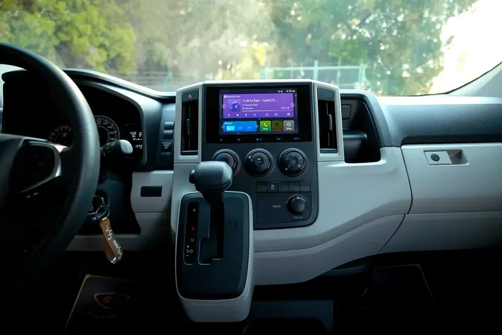High-Roof 13-Seater Passenger Van | Automatic | GCC Specs | Ref#T28025 - Image 15