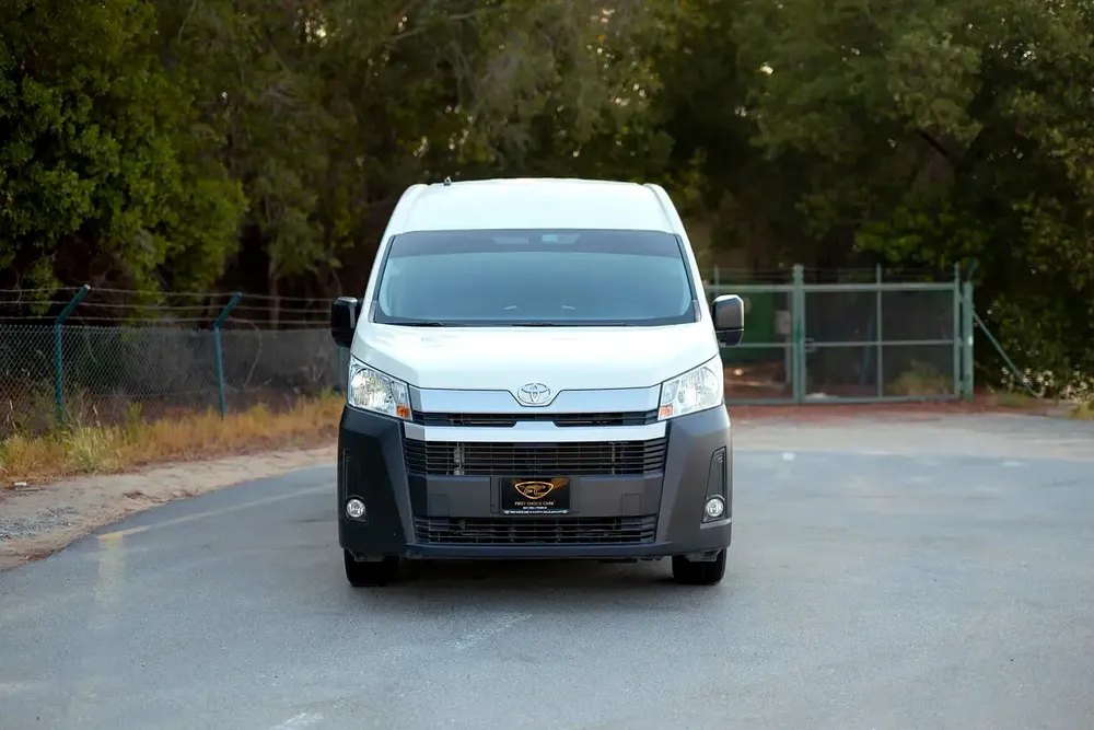High-Roof 13-Seater Passenger Van | Automatic | GCC Specs | Ref#T28025 - Image 5