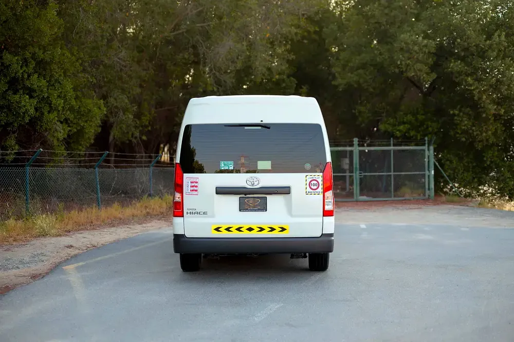 High-Roof 13-Seater Passenger Van | Automatic | GCC Specs | Ref#T28025 - Image 6