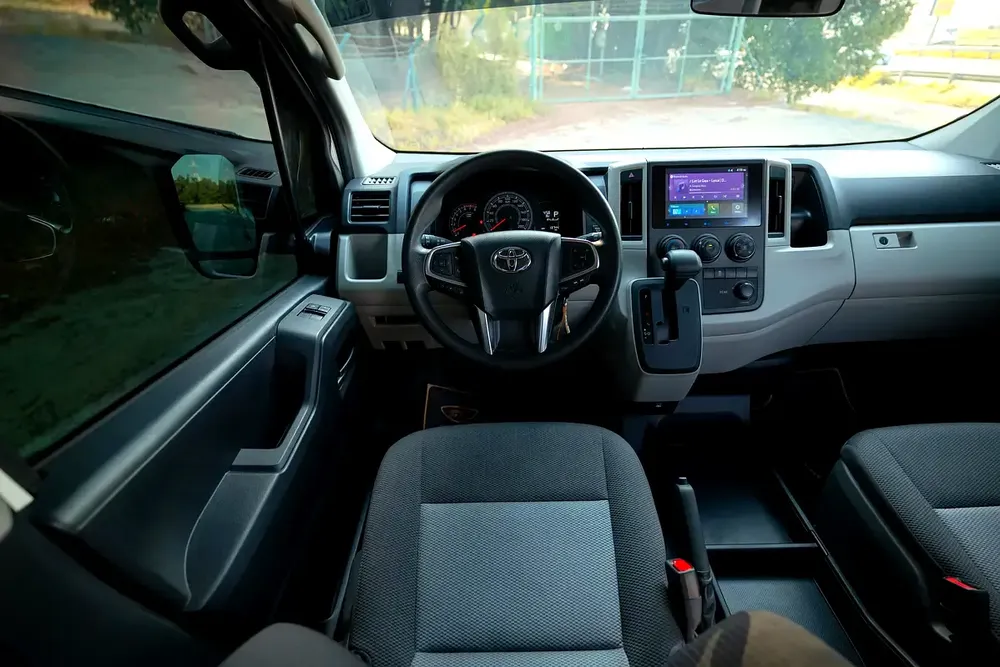 High-Roof 13-Seater Passenger Van | Automatic | GCC Specs | Ref#T28025 - Image 8