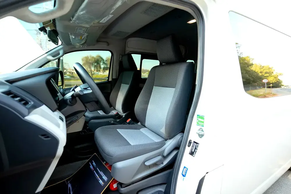 High-Roof 13-Seater Passenger Van | Automatic | GCC Specs | Ref#T28025 - Image 9