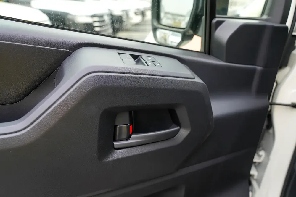 Toyota Hiace DLX 3.5 Manual 2026 GCC Specs - Brand New - Image 11