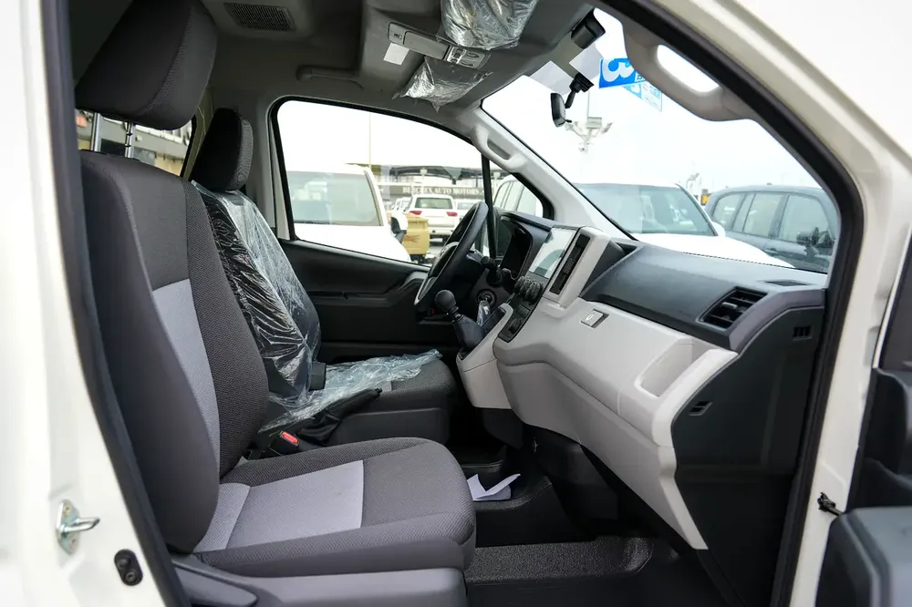 Toyota Hiace DLX 3.5 Manual 2026 GCC Specs - Brand New - Image 12