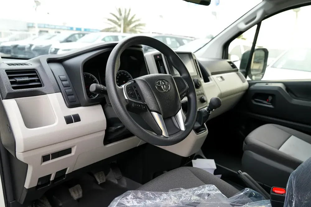 Toyota Hiace DLX 3.5 Manual 2026 GCC Specs - Brand New - Image 13