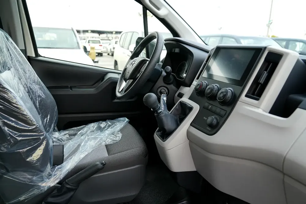 Toyota Hiace DLX 3.5 Manual 2026 GCC Specs - Brand New - Image 15