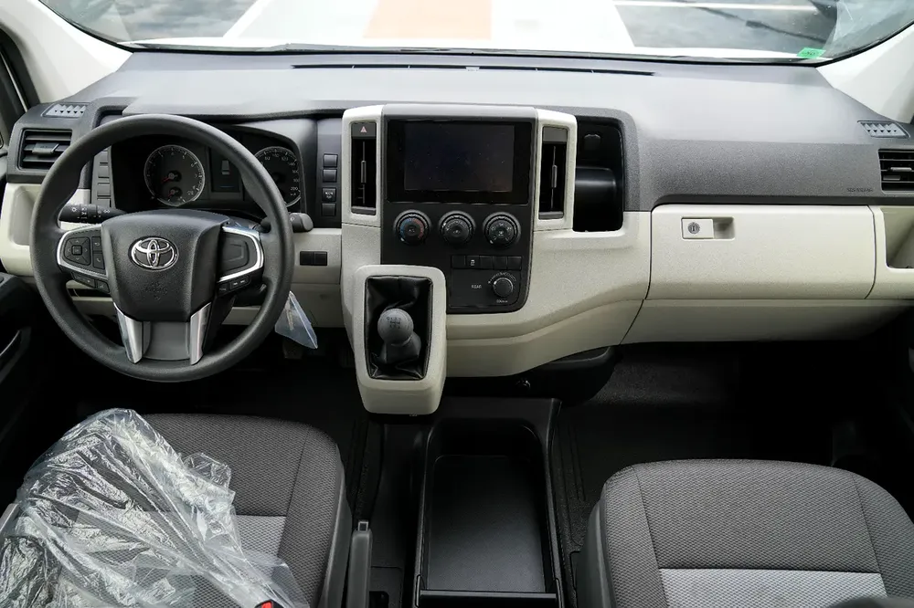 Toyota Hiace DLX 3.5 Manual 2026 GCC Specs - Brand New - Image 16