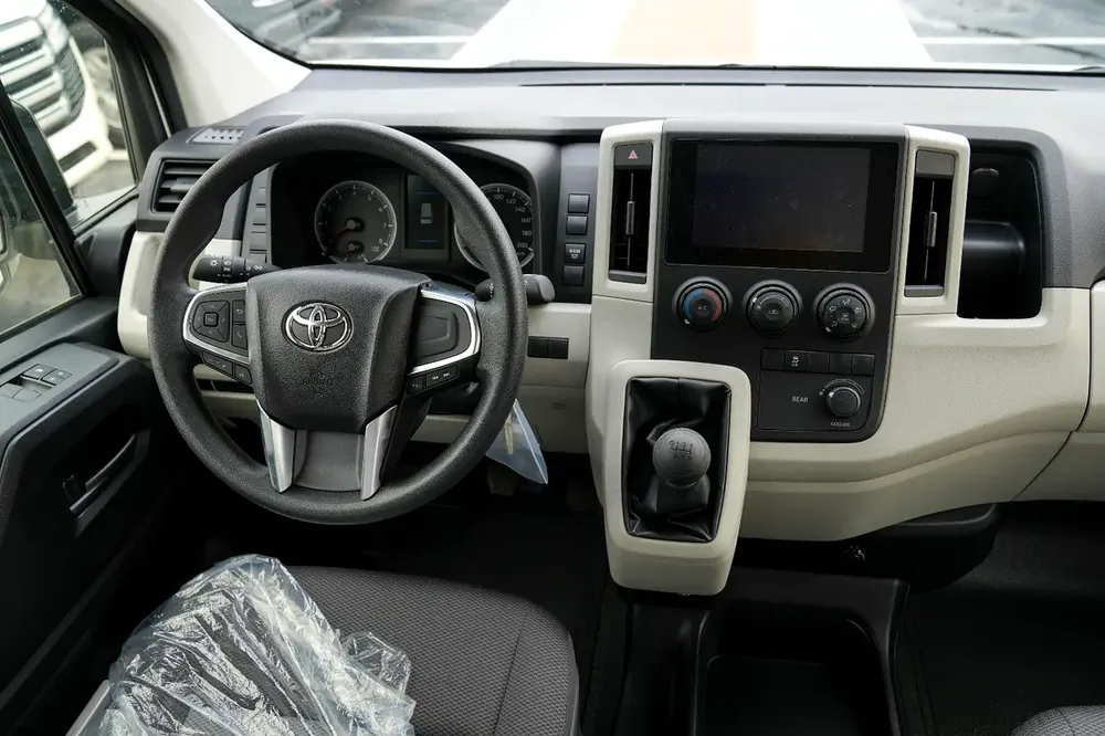 Toyota Hiace DLX 3.5 Manual 2026 GCC Specs - Brand New - Image 17