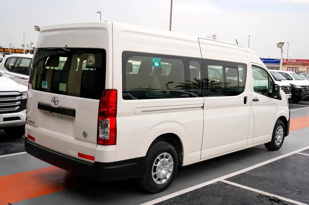 Toyota Hiace DLX 3.5 Manual 2026 GCC Specs - Brand New - Image 4