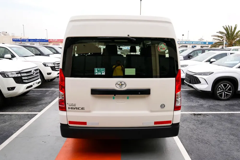 Toyota Hiace DLX 3.5 Manual 2026 GCC Specs - Brand New - Image 5