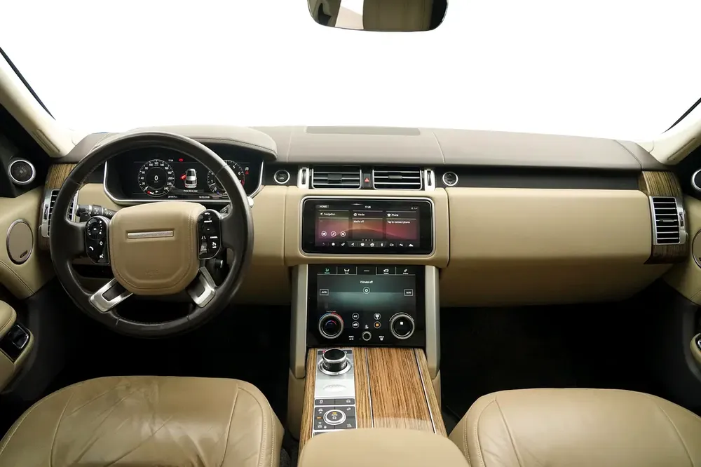 Land Rover Range Rover HSE 2019 - GCC Specs - Pristine Condition - Image 11