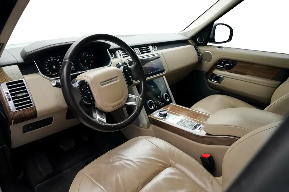 Land Rover Range Rover HSE 2019 - GCC Specs - Pristine Condition - Image 8