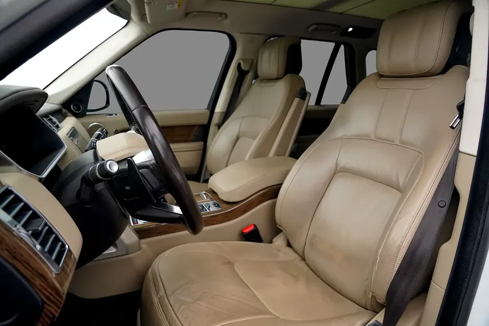 Land Rover Range Rover HSE 2019 - GCC Specs - Pristine Condition - Image 9