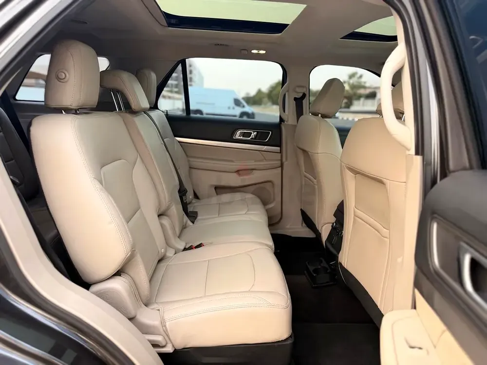 Ford Explorer XLT 2018 Full option 4 wheel drive - Image 10