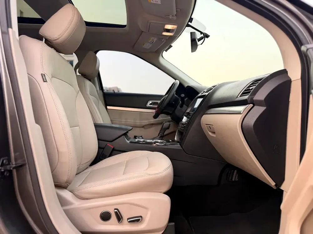 Ford Explorer XLT 2018 Full option 4 wheel drive - Image 11
