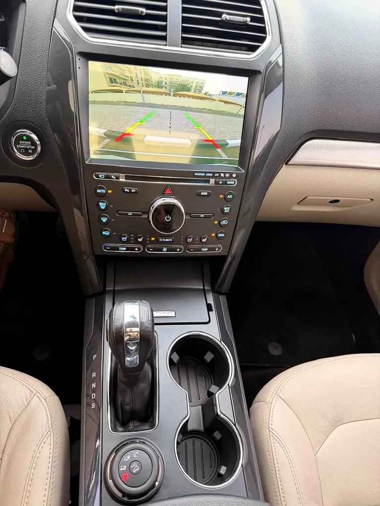 Ford Explorer XLT 2018 Full option 4 wheel drive - Image 12