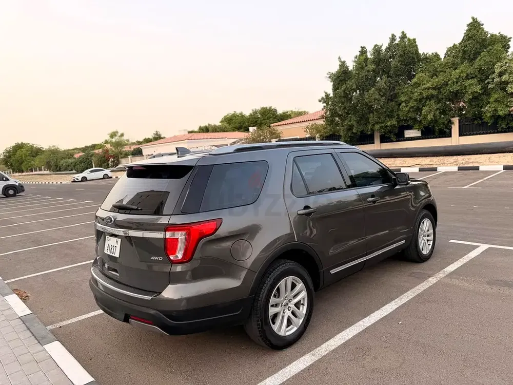 Ford Explorer XLT 2018 Full option 4 wheel drive - Image 4