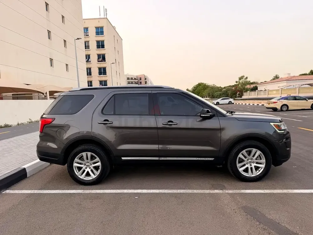 Ford Explorer XLT 2018 Full option 4 wheel drive - Image 5