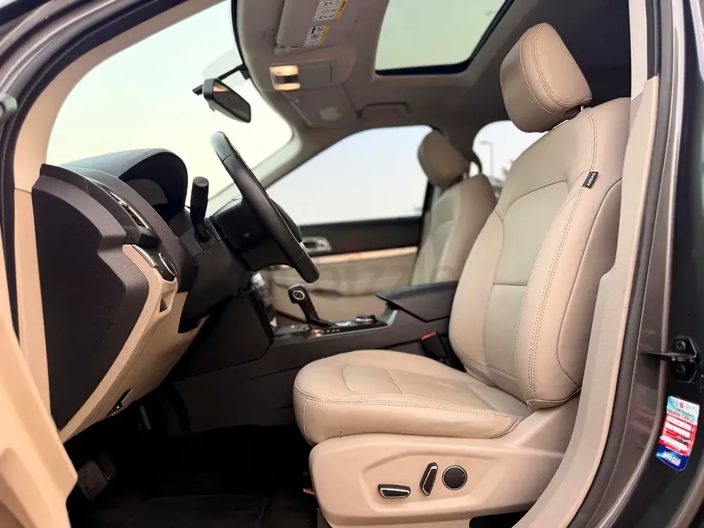 Ford Explorer XLT 2018 Full option 4 wheel drive - Image 7