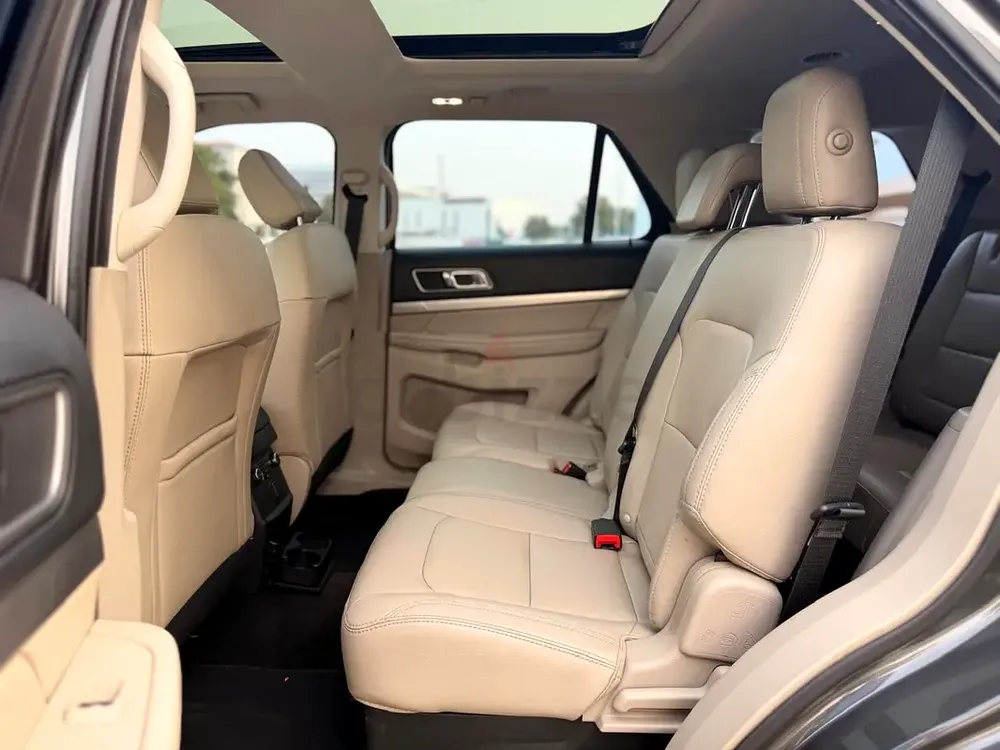 Ford Explorer XLT 2018 Full option 4 wheel drive - Image 8