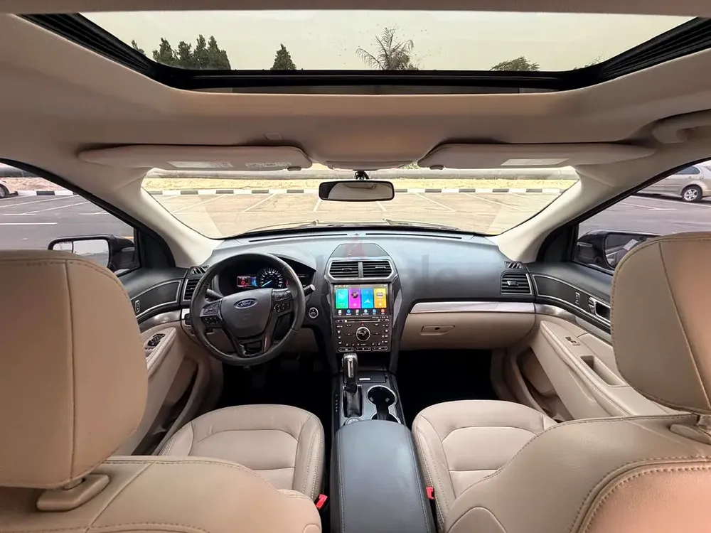 Ford Explorer XLT 2018 Full option 4 wheel drive - Image 9