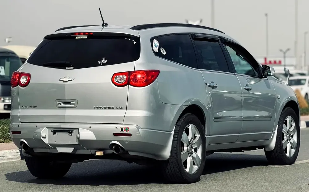 CHEVROLET TRAVERSE | 2009 | FULL OPTION | CLEAN CAR FRESH JAPAN IMPORT - Image 6