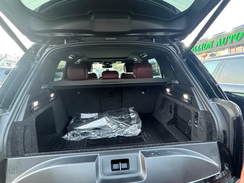 2025 Land Rover Range Rover SE - Canadian Specs - Brand New - Image 12