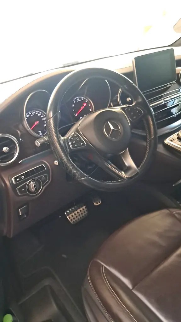 Mercedes van v250 GCC , local owner , full services - Image 5