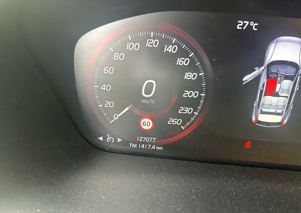 Full Volvo Service History / 2 Keys | Volvo XC40 T4 R-Design 2019 GCC Specifications (Single Owner) - Image 12