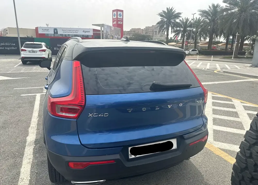 Full Volvo Service History / 2 Keys | Volvo XC40 T4 R-Design 2019 GCC Specifications (Single Owner) - Image 4