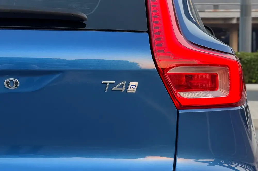 Full Volvo Service History / 2 Keys | Volvo XC40 T4 R-Design 2019 GCC Specifications (Single Owner) - Image 5