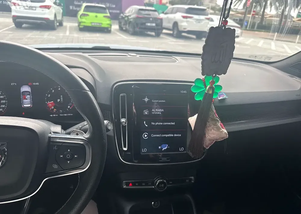 Full Volvo Service History / 2 Keys | Volvo XC40 T4 R-Design 2019 GCC Specifications (Single Owner) - Image 8