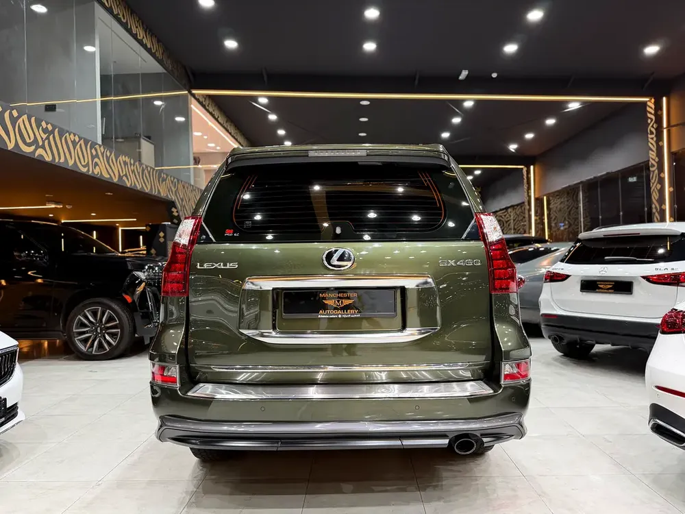 Lexus GX 460 Platinum Black Line 2023 GCC Specs - Full Service History  - No accident - No paint Job - Image 4